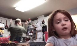 小孩爆料爸爸视频搞笑版,小孩爆料，爸爸的“萌态”瞬间曝光！